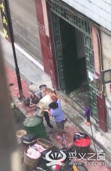 西安爆料地沟油事件视频,黑心油源触目惊心 第1张 西安爆料地沟油事件视频,黑心油源触目惊心 第1张